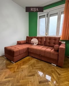 Terakota ugaona garnitura RIJA u dnevnoj sobi, dimenzije 230x170 — Nameštaj Miansa